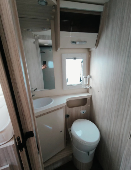 Elnagh Elnagh T-Loft 532 WINTER Alarm Solar Camera Air Conditioning Truma Diesel E FV23% Awning Remis Retrofitted Elnagh Elnagh T-Loft 532 WINTER Alarm Solar Camera Air Conditioning Truma Diesel E FV23% Awning Remis Retrofitted: slika 18