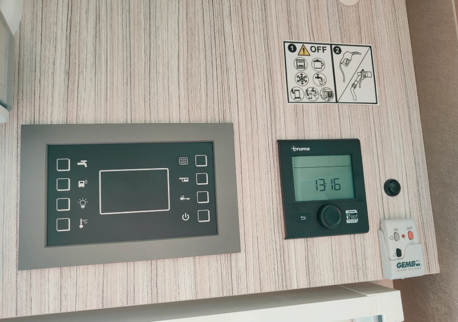 Elnagh Elnagh T-Loft 532 WINTER Alarm Solar Camera Air Conditioning Truma Diesel E FV23% Awning Remis Retrofitted Elnagh Elnagh T-Loft 532 WINTER Alarm Solar Camera Air Conditioning Truma Diesel E FV23% Awning Remis Retrofitted: slika 13