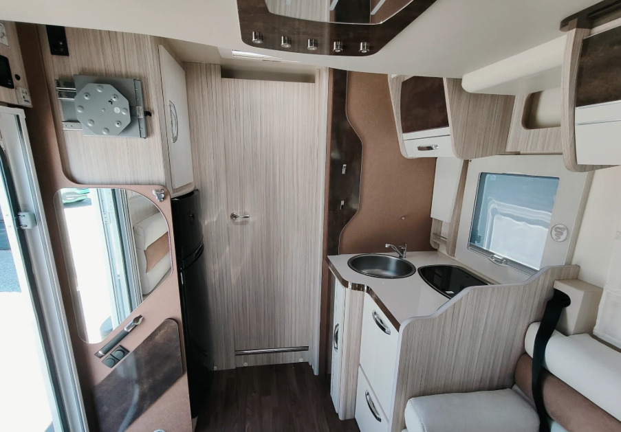 Elnagh Elnagh T-Loft 532 WINTER Alarm Solar Camera Air Conditioning Truma Diesel E FV23% Awning Remis Retrofitted Elnagh Elnagh T-Loft 532 WINTER Alarm Solar Camera Air Conditioning Truma Diesel E FV23% Awning Remis Retrofitted: slika 21