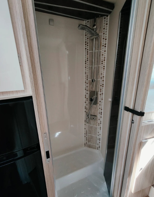 Elnagh Elnagh T-Loft 532 WINTER Alarm Solar Camera Air Conditioning Truma Diesel E FV23% Awning Remis Retrofitted Elnagh Elnagh T-Loft 532 WINTER Alarm Solar Camera Air Conditioning Truma Diesel E FV23% Awning Remis Retrofitted: slika 17