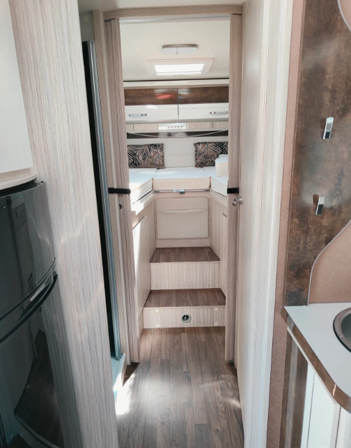 Elnagh Elnagh T-Loft 532 WINTER Alarm Solar Camera Air Conditioning Truma Diesel E FV23% Awning Remis Retrofitted Elnagh Elnagh T-Loft 532 WINTER Alarm Solar Camera Air Conditioning Truma Diesel E FV23% Awning Remis Retrofitted: slika 16