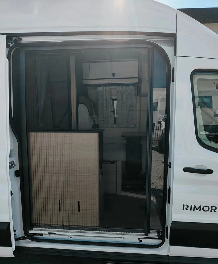 FORD Rimor NEW Ford Van 238 Truma Diesel Roller Shutters Remis AUTOMAT - Kamp kombi: slika 5 FORD Rimor NEW Ford Van 238 Truma Diesel Roller Shutters Remis AUTOMAT - Kamp kombi: slika 5