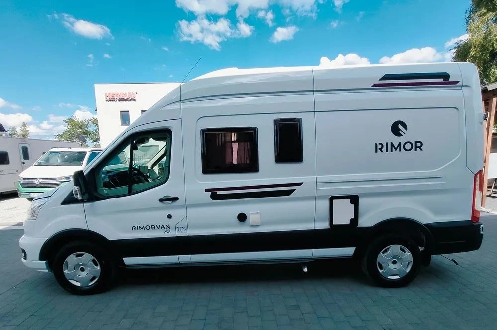 FORD Rimor NEW Ford Van 238 Truma Diesel Roller Shutters Remis AUTOMAT - Kamp kombi: slika 3 FORD Rimor NEW Ford Van 238 Truma Diesel Roller Shutters Remis AUTOMAT - Kamp kombi: slika 3