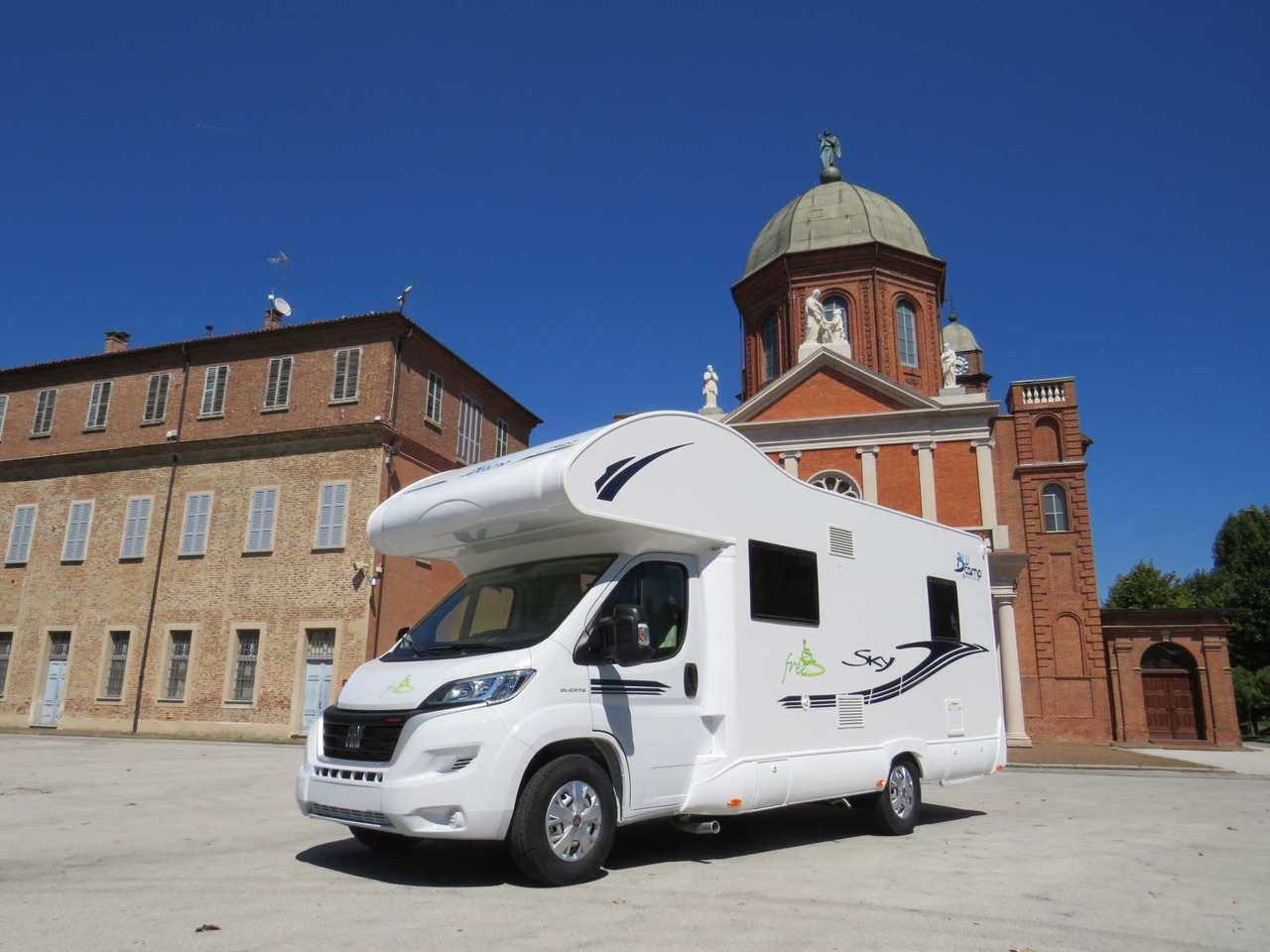 Fiat Ducato RETRACTABLE PLATFORM (300KG CAPACITY) - Kamper: slika 1 Fiat Ducato RETRACTABLE PLATFORM (300KG CAPACITY) - Kamper: slika 1