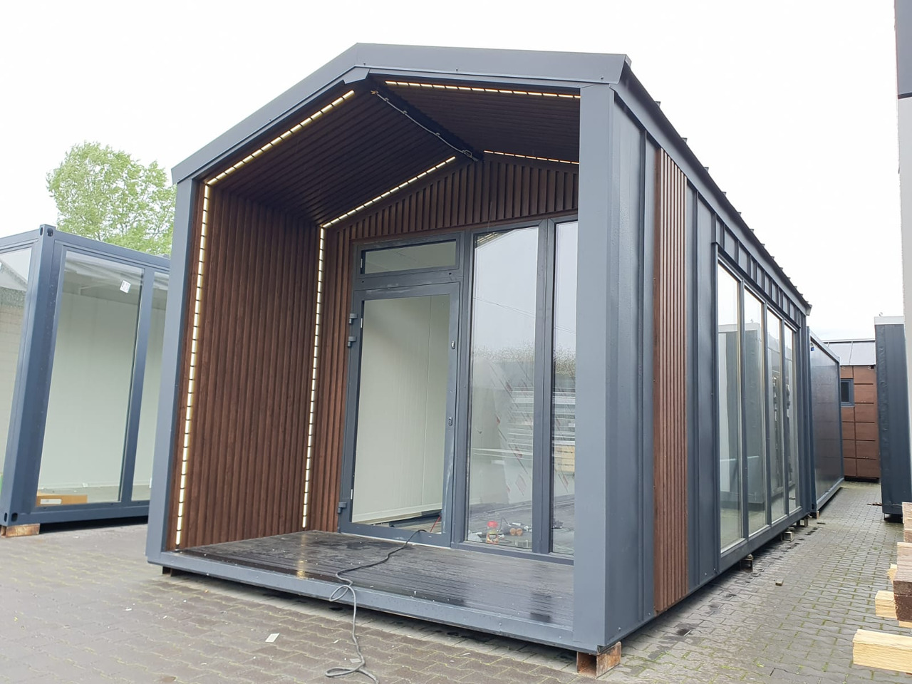 IDEX Premium Commercial Container Unit – Modern, Durable & Ready to Customize! Container with Terrace - Promenjivo telo/ Kontejner: slika 1 IDEX Premium Commercial Container Unit – Modern, Durable & Ready to Customize! Container with Terrace - Promenjivo telo/ Kontejner: slika 1