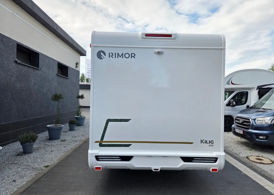 RIMOR Rimor KILIG 695 NEW Retrofitted 5-Passenger Winterized Camera Navigation - Kamp kombi: slika 4 RIMOR Rimor KILIG 695 NEW Retrofitted 5-Passenger Winterized Camera Navigation - Kamp kombi: slika 4