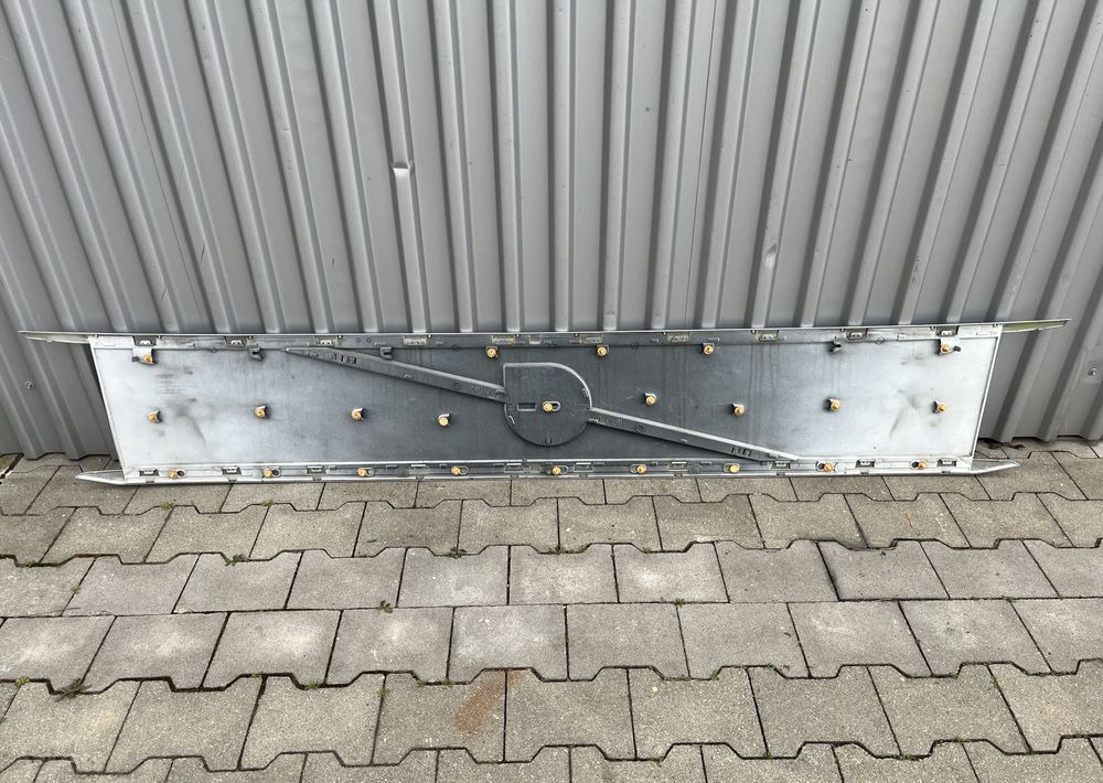 Blenda na maskę Volvo FH5 euro 6 FH 5 - Hauba za Kamion: slika 2 Blenda na maskę Volvo FH5 euro 6 FH 5 - Hauba za Kamion: slika 2