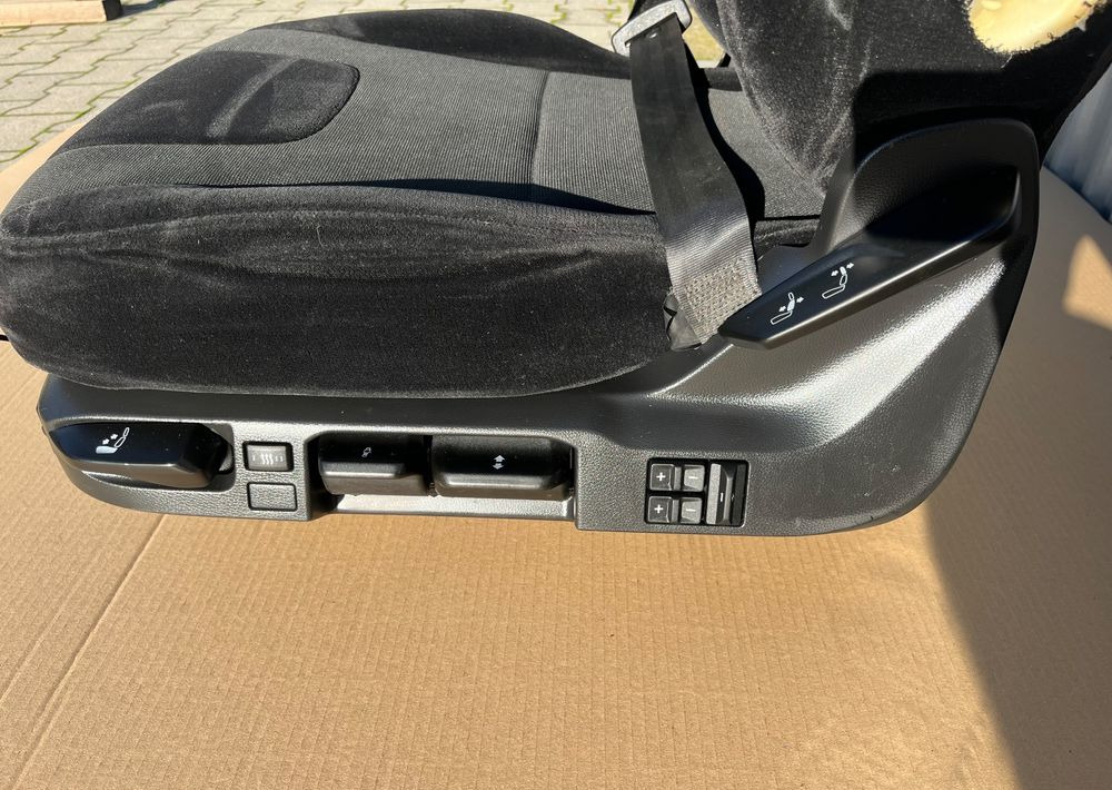 Fotel kierowcy MAN TG3 TGX nowy model siedzenie lewe - Kabina i enterijer za Kamion: slika 4 Fotel kierowcy MAN TG3 TGX nowy model siedzenie lewe - Kabina i enterijer za Kamion: slika 4