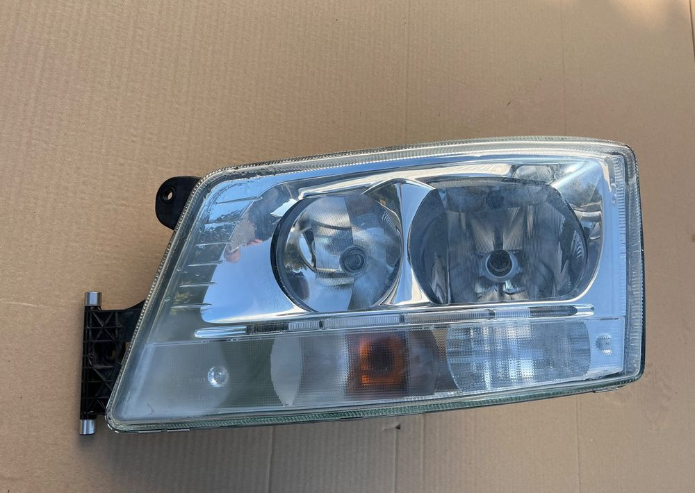 Lampa MAN TGX TGS euro 6 reflektor - Svetla/ Osvetljenje za Kamion: slika 1 Lampa MAN TGX TGS euro 6 reflektor - Svetla/ Osvetljenje za Kamion: slika 1