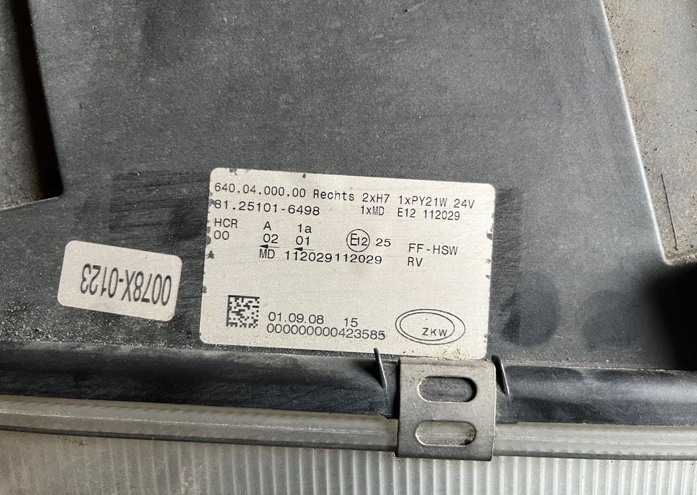 Lampy MAN TGX TGS euro 5 oryginał reflektor - Svetla/ Osvetljenje za Kamion: slika 4 Lampy MAN TGX TGS euro 5 oryginał reflektor - Svetla/ Osvetljenje za Kamion: slika 4