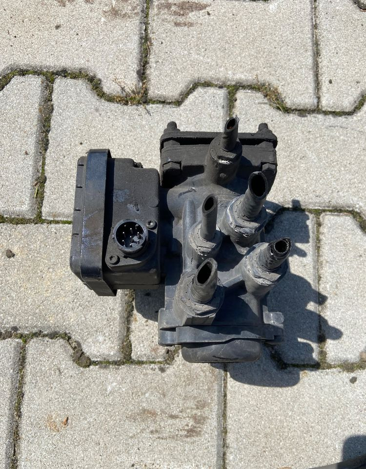 Modulator hamulcowy Europa MAN TGX TGS euro 6 zawór Knorr - Delovi kočnica za Kamion: slika 1 Modulator hamulcowy Europa MAN TGX TGS euro 6 zawór Knorr - Delovi kočnica za Kamion: slika 1