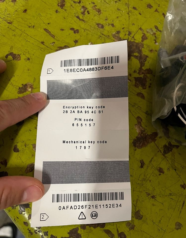 NOWA stacyjka+ kluczyki Scania R S 2487305 kody - Kabina i enterijer za Kamion: slika 4 NOWA stacyjka+ kluczyki Scania R S 2487305 kody - Kabina i enterijer za Kamion: slika 4