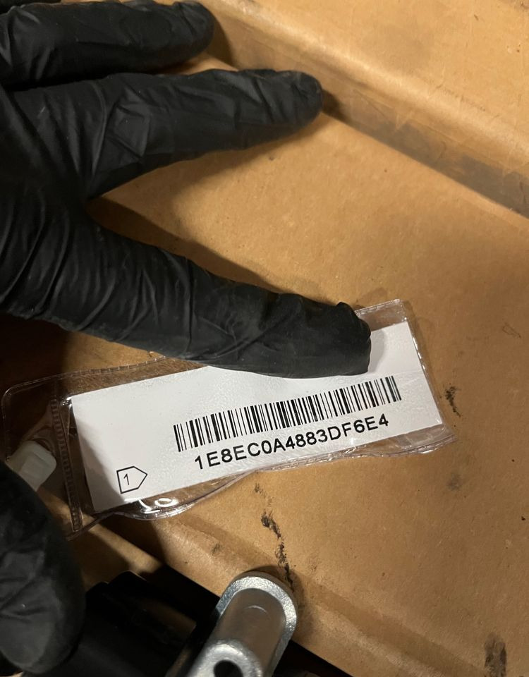 NOWA stacyjka+ kluczyki Scania R S 2487305 kody - Kabina i enterijer za Kamion: slika 3 NOWA stacyjka+ kluczyki Scania R S 2487305 kody - Kabina i enterijer za Kamion: slika 3