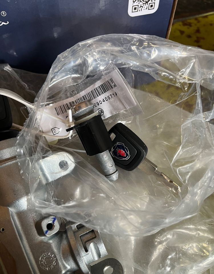 NOWA stacyjka+ kluczyki Scania R S 2487305 kody - Kabina i enterijer za Kamion: slika 5 NOWA stacyjka+ kluczyki Scania R S 2487305 kody - Kabina i enterijer za Kamion: slika 5