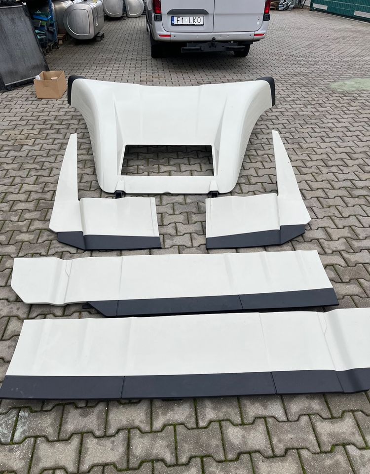 NOWY komplet spoilerów MAN TGX TG3 lift GM owiewki spoilery z gumami - Karoserija i eksterijer za Kamion: slika 1 NOWY komplet spoilerów MAN TGX TG3 lift GM owiewki spoilery z gumami - Karoserija i eksterijer za Kamion: slika 1