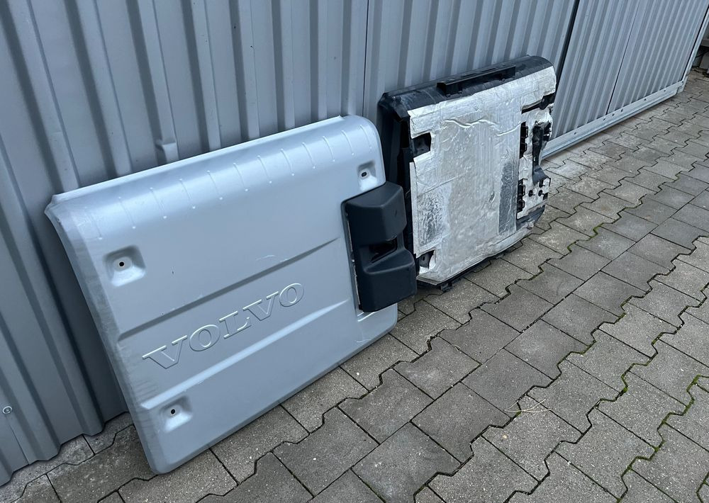 Osłona katalizatora Volvo FH 5 FH5 Aero euro 6 pokrywa dekiel - Karoserija i eksterijer za Kamion: slika 2 Osłona katalizatora Volvo FH 5 FH5 Aero euro 6 pokrywa dekiel - Karoserija i eksterijer za Kamion: slika 2