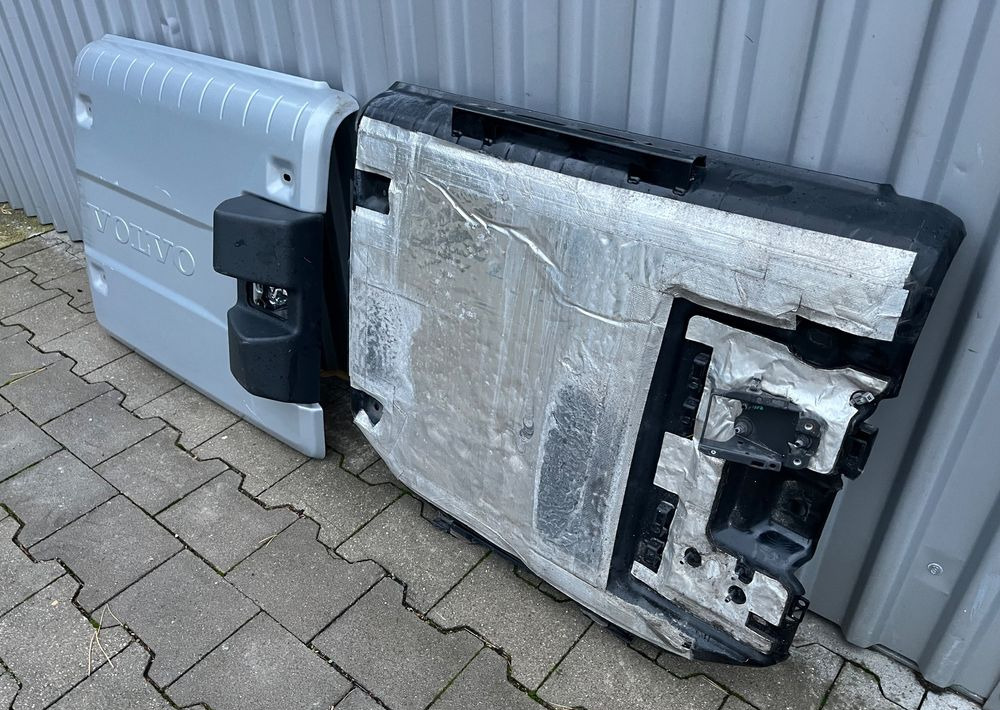 Osłona katalizatora Volvo FH 5 FH5 Aero euro 6 pokrywa dekiel - Karoserija i eksterijer za Kamion: slika 3 Osłona katalizatora Volvo FH 5 FH5 Aero euro 6 pokrywa dekiel - Karoserija i eksterijer za Kamion: slika 3