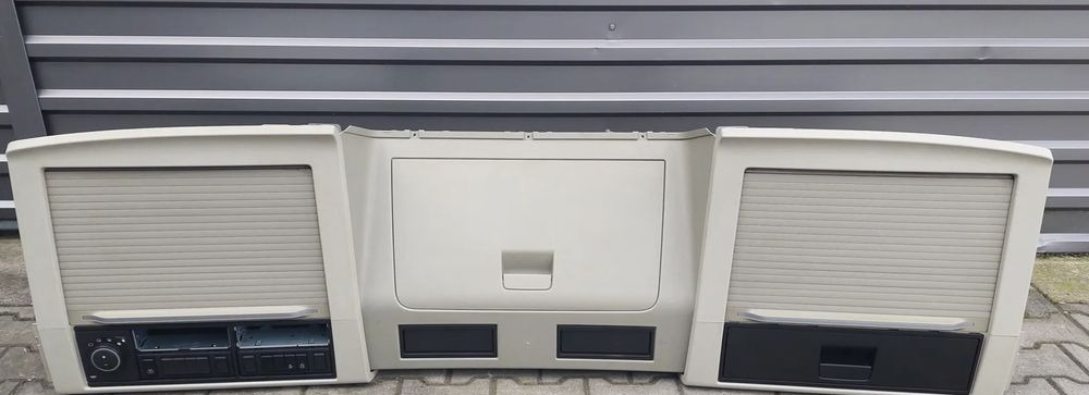 VOLVO FH4 PÓŁKA KONSOLA GÓRNA - Kabina i enterijer za Kamion: slika 1 VOLVO FH4 PÓŁKA KONSOLA GÓRNA - Kabina i enterijer za Kamion: slika 1