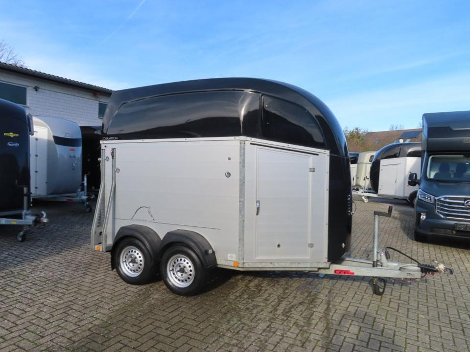 Böckmann, Pferdeanhänger, Champion R, top, SaKa. 100 km/h - Prikolica za konje: slika 2 Böckmann, Pferdeanhänger, Champion R, top, SaKa. 100 km/h - Prikolica za konje: slika 2