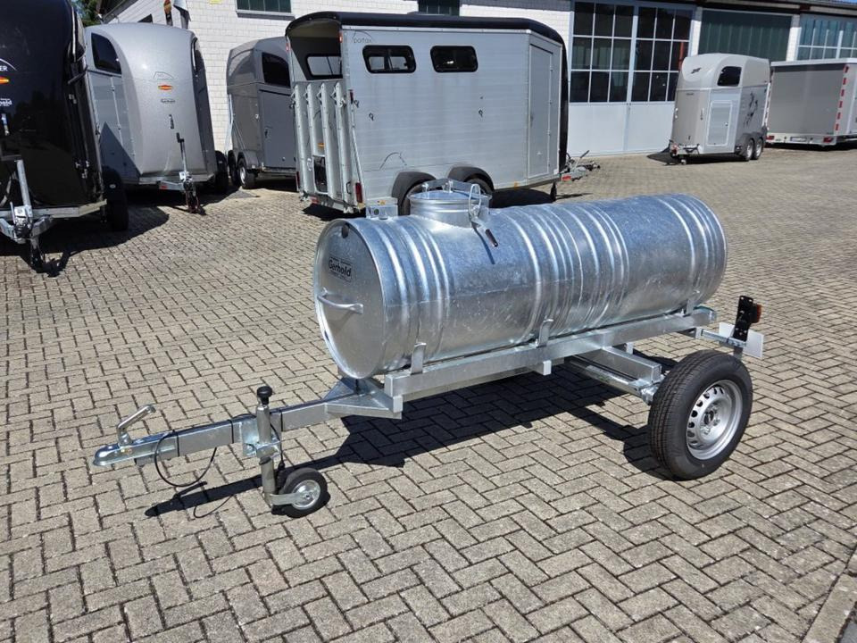 Wasserfass Verzinkt 600l Tränke Fahrgestell Beleuchtung - Prikolica cisterna: slika 1 Wasserfass Verzinkt 600l Tränke Fahrgestell Beleuchtung - Prikolica cisterna: slika 1