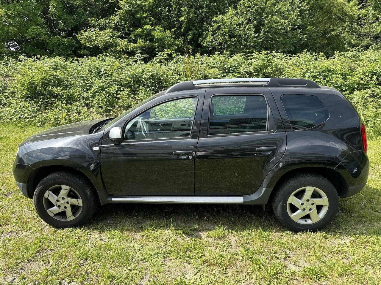 Dacia Duster 1.6 LAUREATE +ZAHNRIEMEN GERISSEN+ - SUVSUV: slika 2 Dacia Duster 1.6 LAUREATE +ZAHNRIEMEN GERISSEN+ - SUVSUV: slika 2