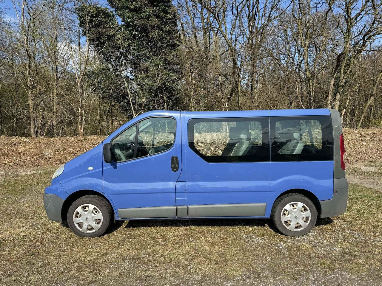 Renault Trafic Combi dCi90 L1H1 9-Sitzer - Putnički kombi: slika 2 Renault Trafic Combi dCi90 L1H1 9-Sitzer - Putnički kombi: slika 2