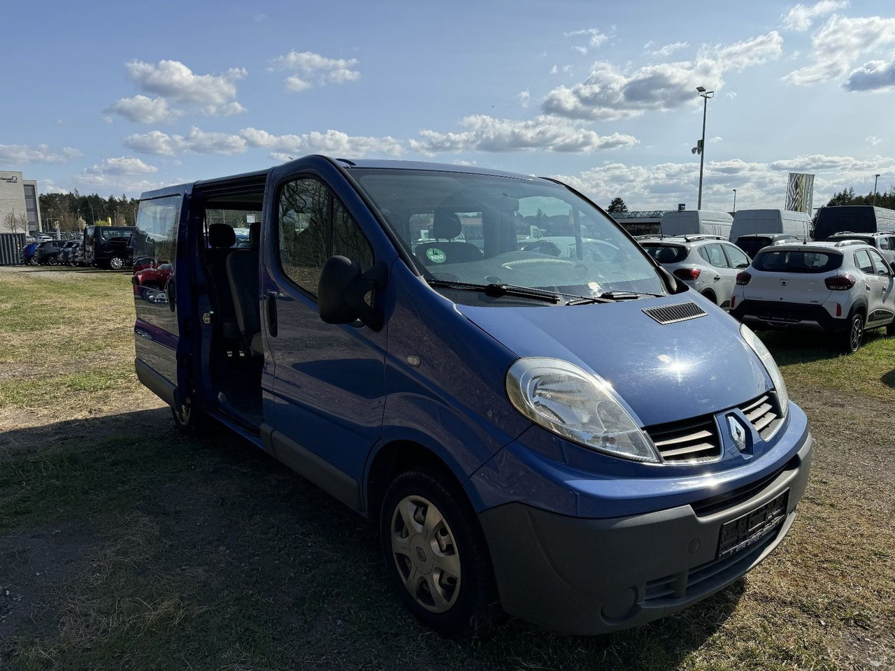 Renault Trafic Combi dCi90 L1H1 9-Sitzer - Putnički kombi: slika 4 Renault Trafic Combi dCi90 L1H1 9-Sitzer - Putnički kombi: slika 4