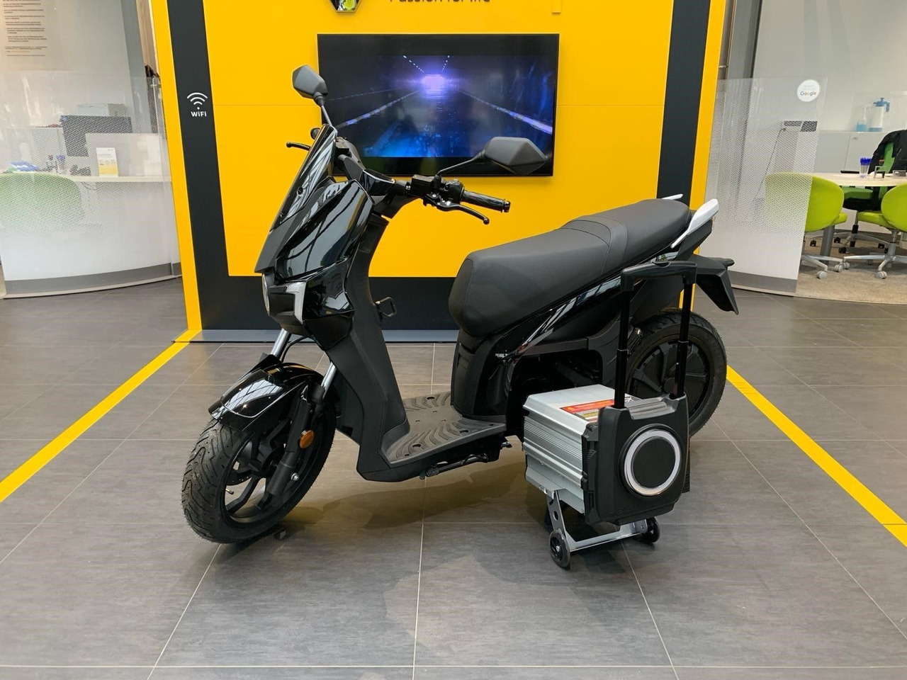 Silence S01 L1e Connected 45km/h (5,6 kWh) ELEKTROROLLER - Motocikl: slika 2 Silence S01 L1e Connected 45km/h (5,6 kWh) ELEKTROROLLER - Motocikl: slika 2