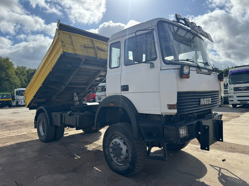 Iveco Magirus 170 - 25 (4X4 / GRAND PONT / LAMES / POMPE MANUELLE) - Istovarivač: slika 3 Iveco Magirus 170 - 25 (4X4 / GRAND PONT / LAMES / POMPE MANUELLE) - Istovarivač: slika 3