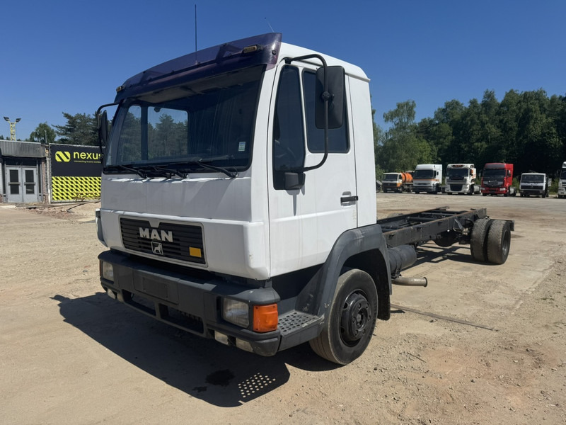 MAN 12.224 (MANUAL GEARBOX / EURO 2 / BELGIAN TRUCK IN GOOD CONDITION !!!) - Kamion sa golom šasijom i zatvorenom kabinom: slika 2 MAN 12.224 (MANUAL GEARBOX / EURO 2 / BELGIAN TRUCK IN GOOD CONDITION !!!) - Kamion sa golom šasijom i zatvorenom kabinom: slika 2