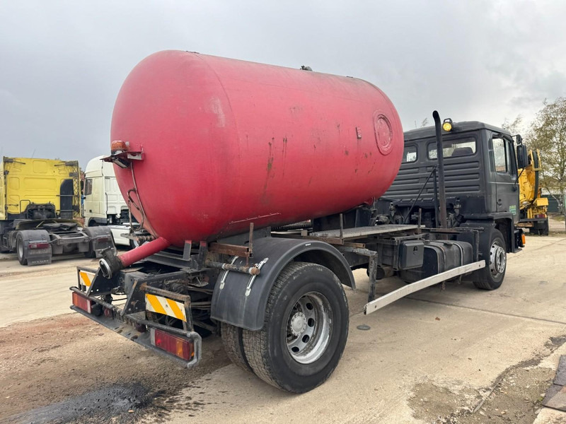 MAN 18.232 (8000 L / 6 CYLINDER WITH MANUAL PUMP / STEEL SUSPENSION) - Vakuumska cisterna: slika 5 MAN 18.232 (8000 L / 6 CYLINDER WITH MANUAL PUMP / STEEL SUSPENSION) - Vakuumska cisterna: slika 5