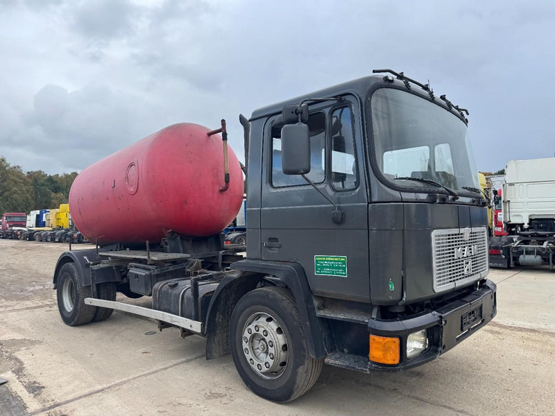 MAN 18.232 (8000 L / 6 CYLINDER WITH MANUAL PUMP / STEEL SUSPENSION) - Vakuumska cisterna: slika 3 MAN 18.232 (8000 L / 6 CYLINDER WITH MANUAL PUMP / STEEL SUSPENSION) - Vakuumska cisterna: slika 3