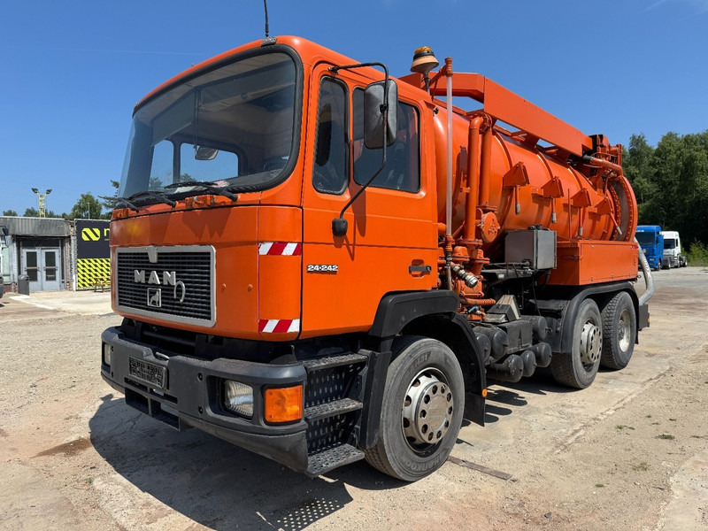 MAN 24.242 (10.000 L / BIG AXLE / 6 CYLINDER WITH MANUAL PUMP / LIKE NEW CONDITION!!!) - Vakuumska cisterna: slika 1 MAN 24.242 (10.000 L / BIG AXLE / 6 CYLINDER WITH MANUAL PUMP / LIKE NEW CONDITION!!!) - Vakuumska cisterna: slika 1