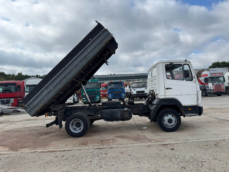 Mercedes-Benz SK 914 (6 CYLINDER / MANUAL PUMP / WITH HELPER / AUXILIARY / STEEL SUSPENSION) - Istovarivač: slika 4 Mercedes-Benz SK 914 (6 CYLINDER / MANUAL PUMP / WITH HELPER / AUXILIARY / STEEL SUSPENSION) - Istovarivač: slika 4