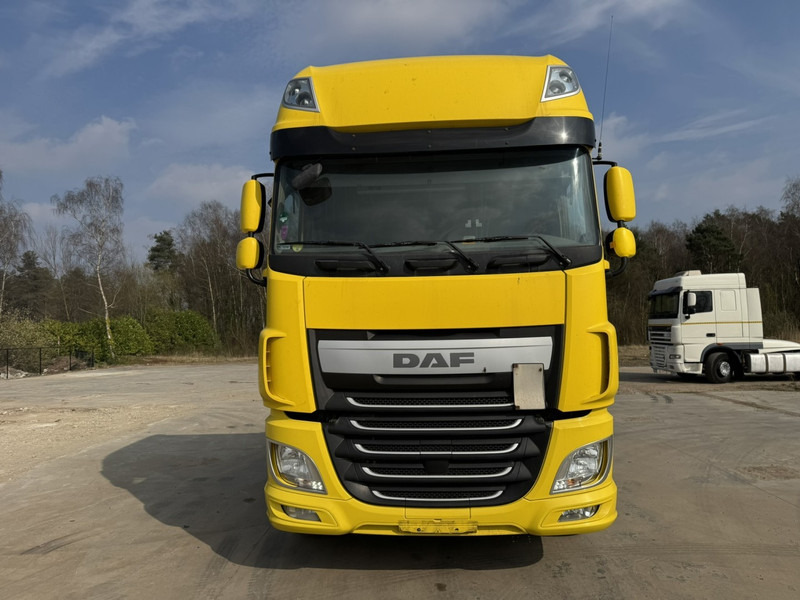 DAF 106 XF 460 Super Space Cab (MANUAL GEARBOX / BOITE MANUELLE / EURO 6) - Tegljač: slika 2 DAF 106 XF 460 Super Space Cab (MANUAL GEARBOX / BOITE MANUELLE / EURO 6) - Tegljač: slika 2