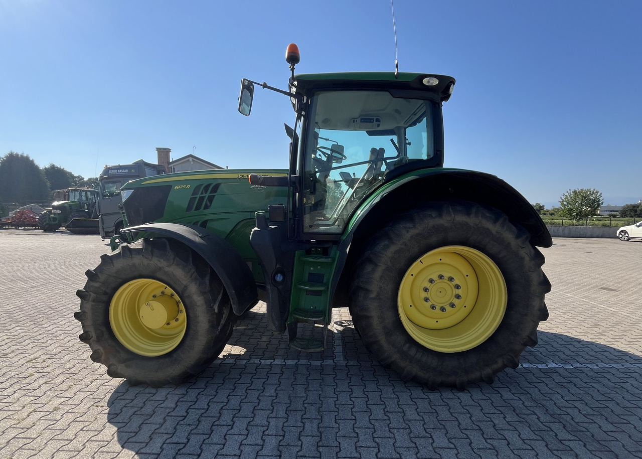 JOHN DEERE 6175 R - Traktor: slika 2 JOHN DEERE 6175 R - Traktor: slika 2