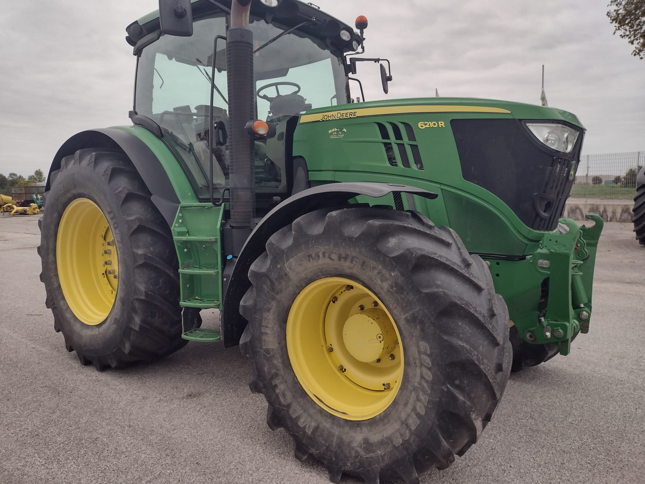JOHN DEERE 6210 R - Traktor: slika 2 JOHN DEERE 6210 R - Traktor: slika 2