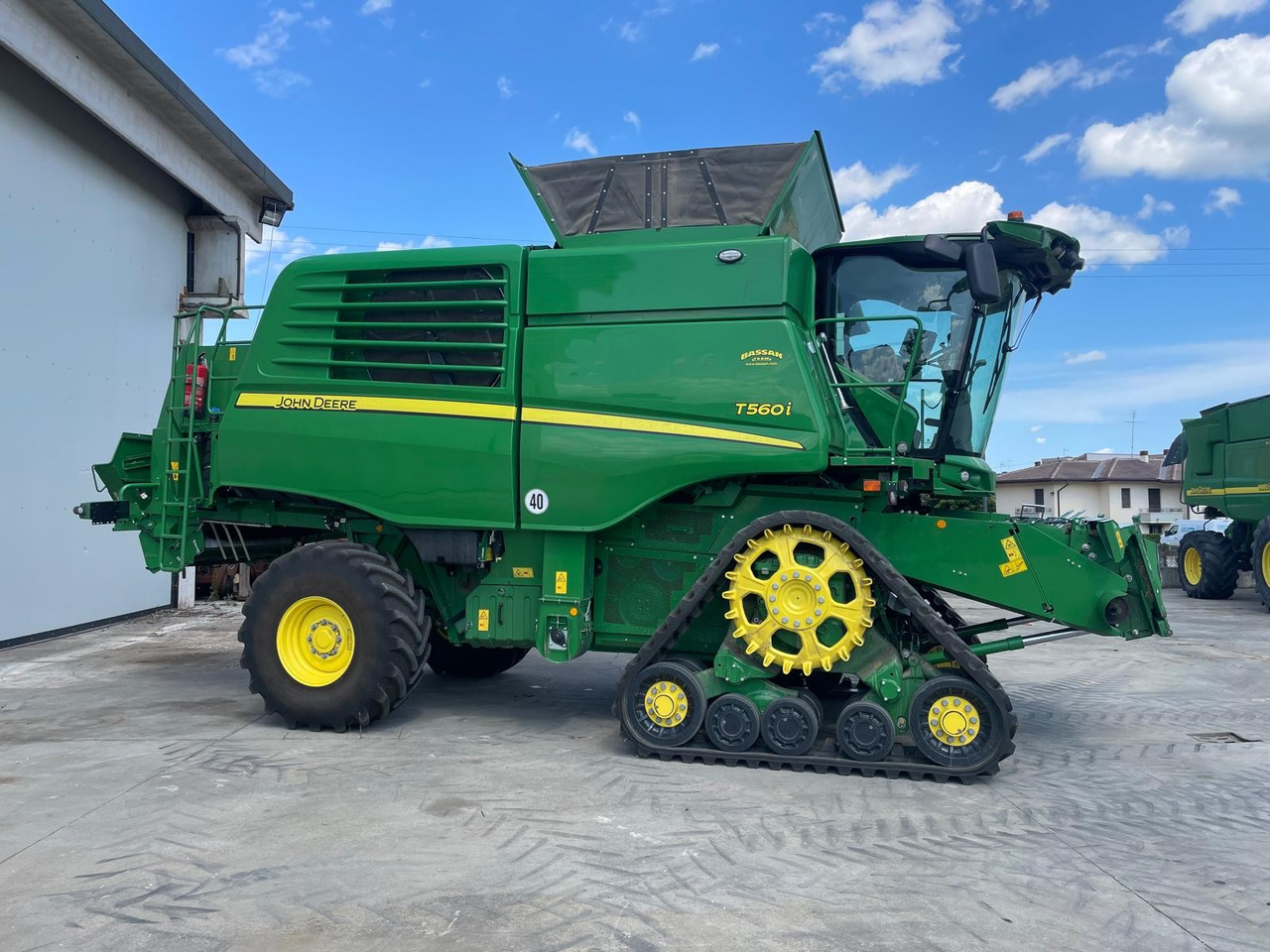 JOHN DEERE MIETITREBBIA T 560 - Kombinovani kombajn: slika 2 JOHN DEERE MIETITREBBIA T 560 - Kombinovani kombajn: slika 2