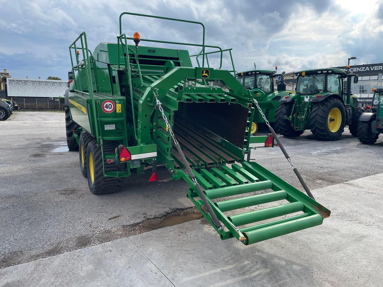 JOHN DEERE PRESSA L1534 - Balirka za kockaste bale: slika 3 JOHN DEERE PRESSA L1534 - Balirka za kockaste bale: slika 3