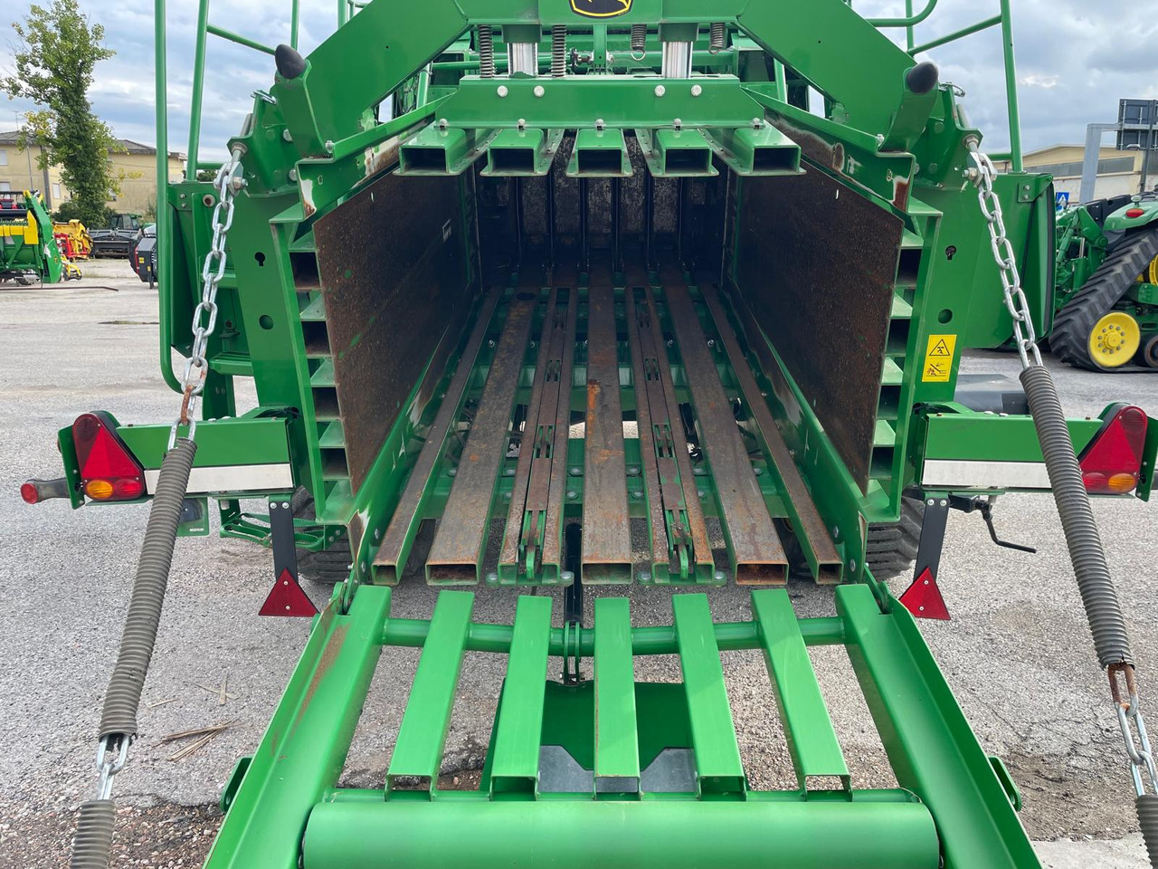 JOHN DEERE PRESSA L1534 - Balirka za kockaste bale: slika 4 JOHN DEERE PRESSA L1534 - Balirka za kockaste bale: slika 4