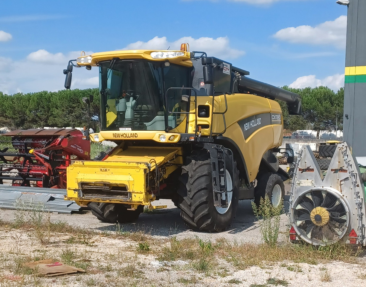 NEW HOLLAND MIETITREBBIA CX 720 - Kombinovani kombajn: slika 2 NEW HOLLAND MIETITREBBIA CX 720 - Kombinovani kombajn: slika 2