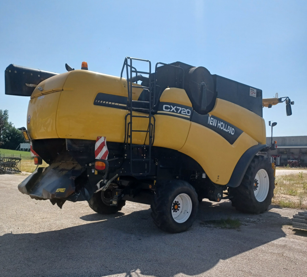 NEW HOLLAND MIETITREBBIA CX 720 - Kombinovani kombajn: slika 5 NEW HOLLAND MIETITREBBIA CX 720 - Kombinovani kombajn: slika 5