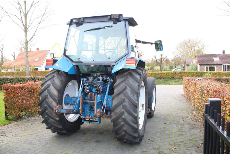 New Holland 6640 met turbo fronthef en front pto - Traktor: slika 4 New Holland 6640 met turbo fronthef en front pto - Traktor: slika 4