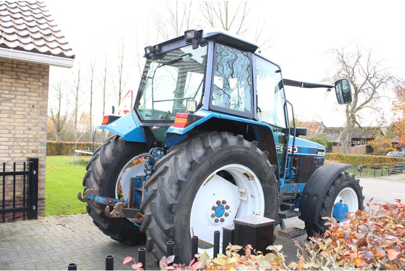 New Holland 6640 met turbo fronthef en front pto - Traktor: slika 3 New Holland 6640 met turbo fronthef en front pto - Traktor: slika 3