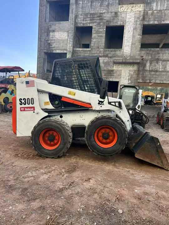 100%Ready Bobcat S300 Well Sold Most Famous Brand High Quality Bobcat S300 Skid Steer Loader for Sale - Mini utovarivač: slika 2 100%Ready Bobcat S300 Well Sold Most Famous Brand High Quality Bobcat S300 Skid Steer Loader for Sale - Mini utovarivač: slika 2