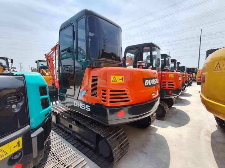 90% New Mini Excavator Doosan DH55, 5-Ton Mini Used Doosan Excavator with Low Price and Good Quality - Mini bager: slika 3 90% New Mini Excavator Doosan DH55, 5-Ton Mini Used Doosan Excavator with Low Price and Good Quality - Mini bager: slika 3