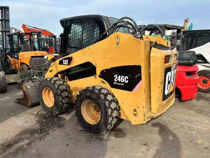 98%New Cat246c Loaders High Efficiency Wheel Loader Powerful Chinese Made Front Loader Road Machine - Mini utovarivač: slika 3 98%New Cat246c Loaders High Efficiency Wheel Loader Powerful Chinese Made Front Loader Road Machine - Mini utovarivač: slika 3