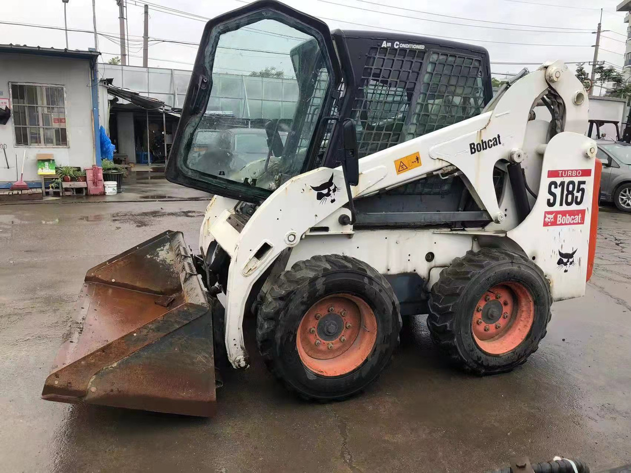 BOBCAT S185 - Mini utovarivač: slika 5 BOBCAT S185 - Mini utovarivač: slika 5