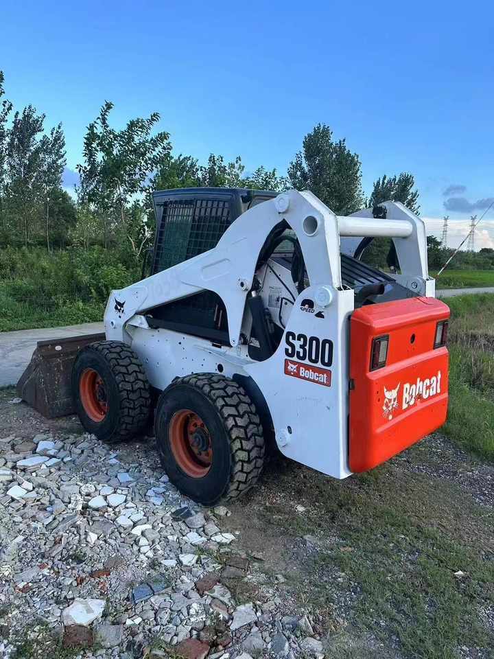 BOBCAT s300 - Mini utovarivač: slika 1 BOBCAT s300 - Mini utovarivač: slika 1