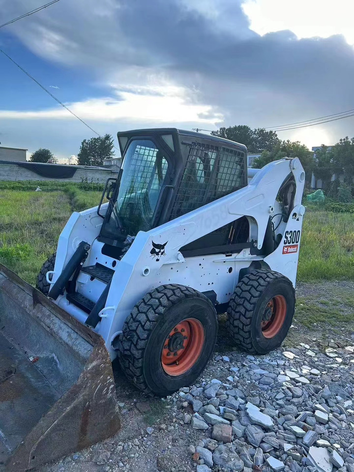 BOBCAT s300 - Mini utovarivač: slika 3 BOBCAT s300 - Mini utovarivač: slika 3
